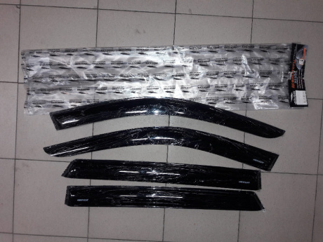 Дефлектор боковых стекол HYUNDAI Sante Fe с 2007-2012г. на скотче 4шт. Voron Glass (AZARD) "незначительное повреждение упаковки"