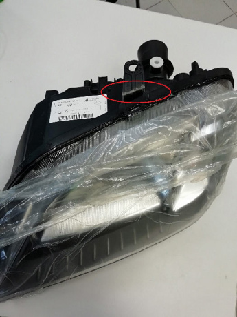 Фара RENAULT Logan левая 2008-2009г. матовый ободок (BOSCH) 676 512.071 "механичесое повреждение"